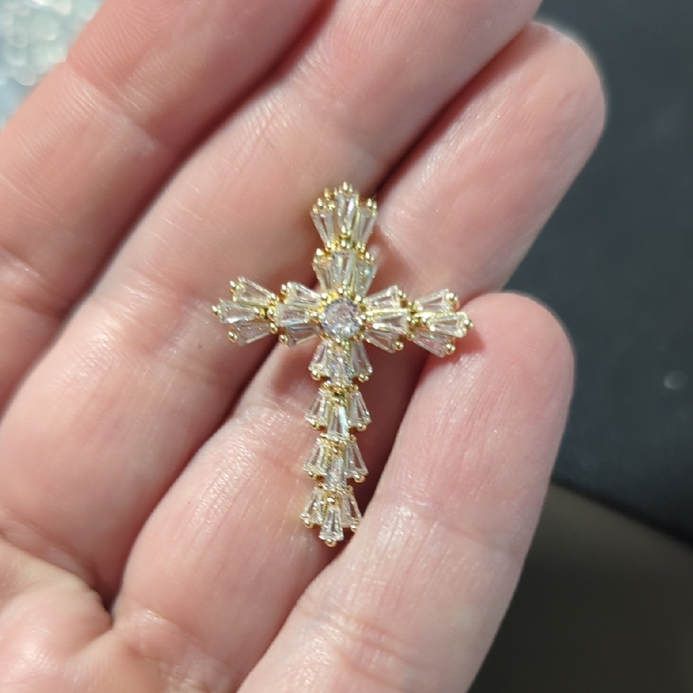 Elegant Gold Tone Chrystal Cross Pendant With Necklace New